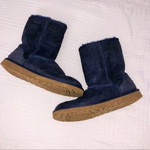 dark blue uggs